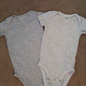 Set of onesies